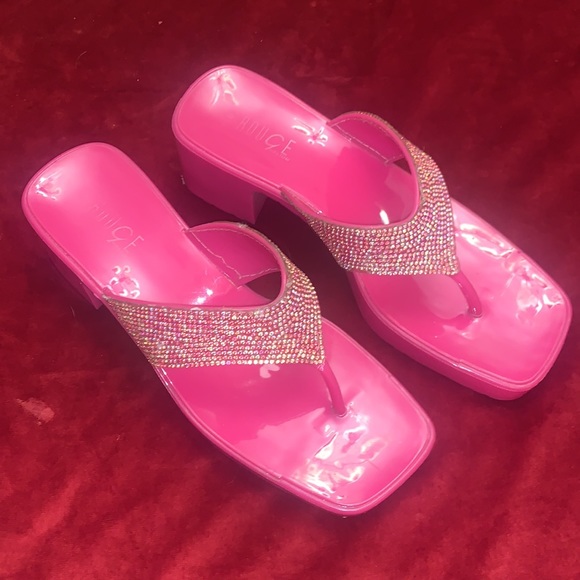Rouge Helium Hot Pink Sparkly Strappy Thong Rubber Sandals 2” Block Heel Sz 8 - Picture 8 of 8